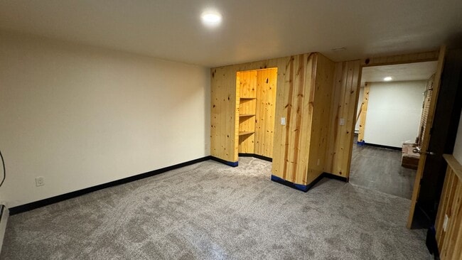 Building Photo - 4 Bed 2 Bath Home - North Fargo