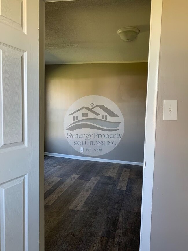 Building Photo - Nice home with Space to grow your Family!
