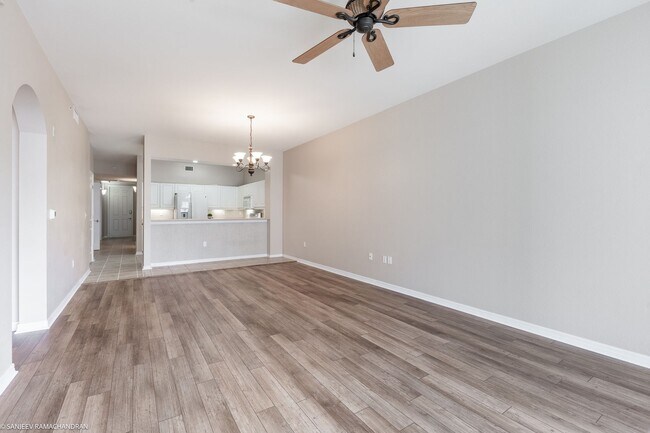 Building Photo - WALKING DISTANCE TO SUNSEEKER RESORT AND P...