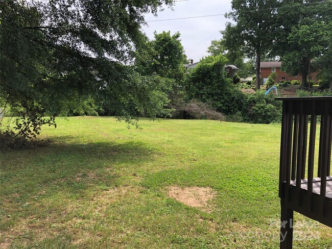 Building Photo - 703 Battleground Rd