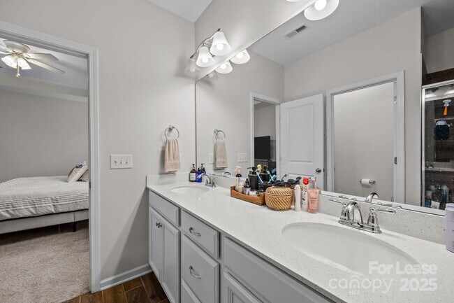 Building Photo - 113 Mac Aly