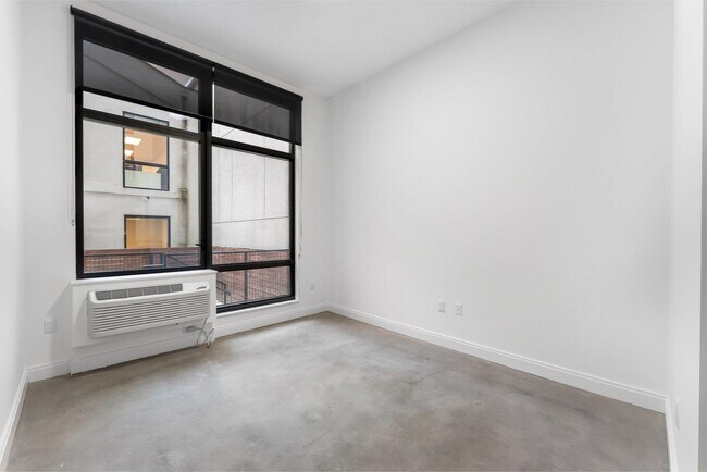 Building Photo - 148 1st St