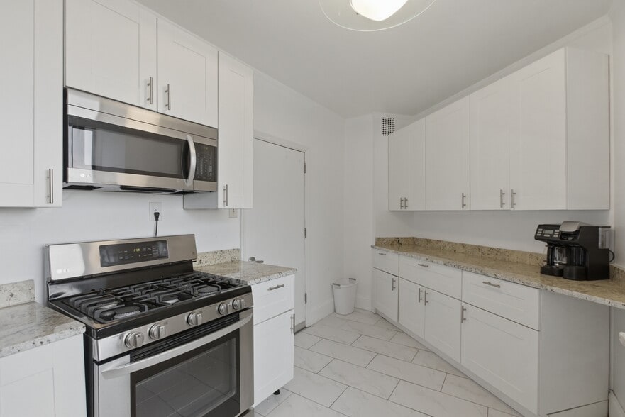 Building Photo - 4940 S East End Ave