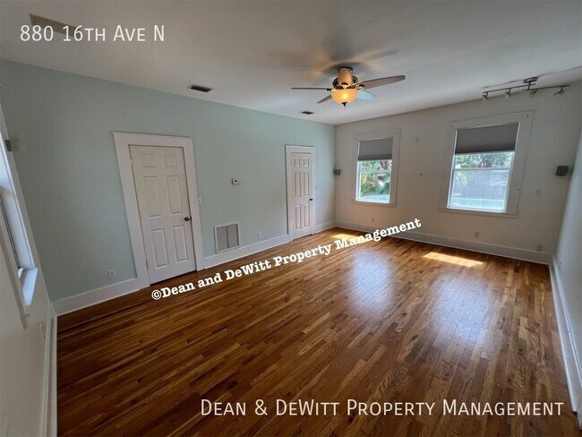 Building Photo - 880 16th Ave N