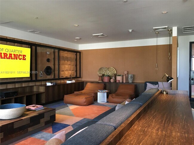 Building Photo - 121 NE 34th St