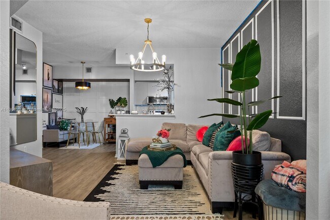 Building Photo - 2544 Centergate Dr