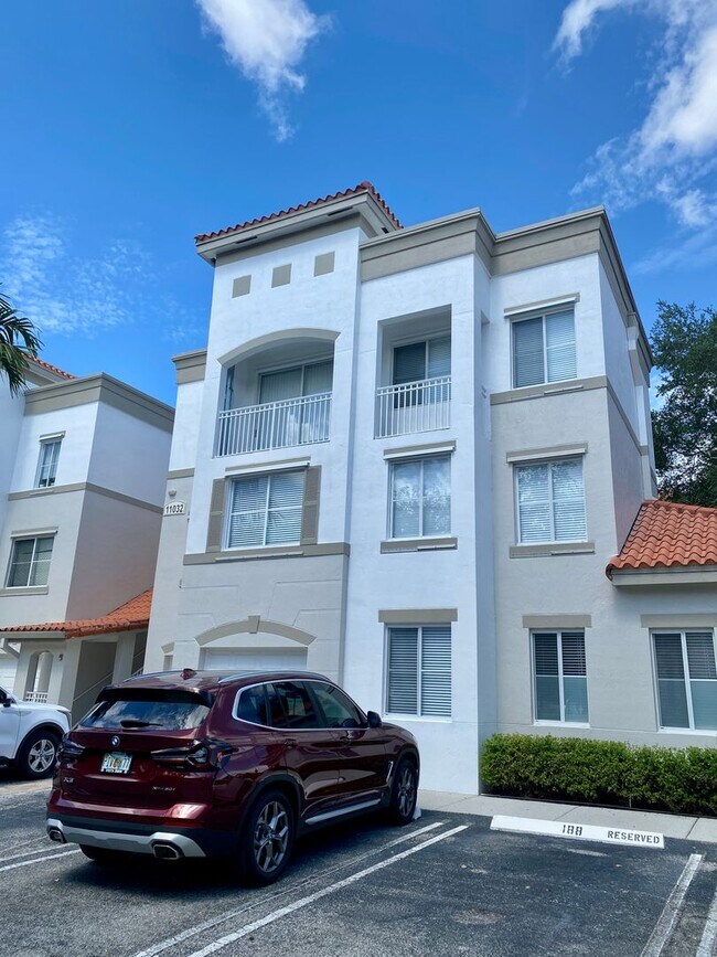 Building Photo - Greenhills-11032