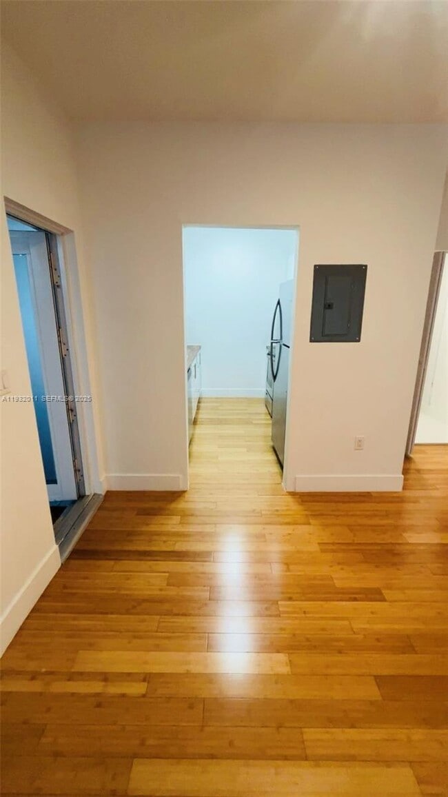 Building Photo - 960 Bay Dr