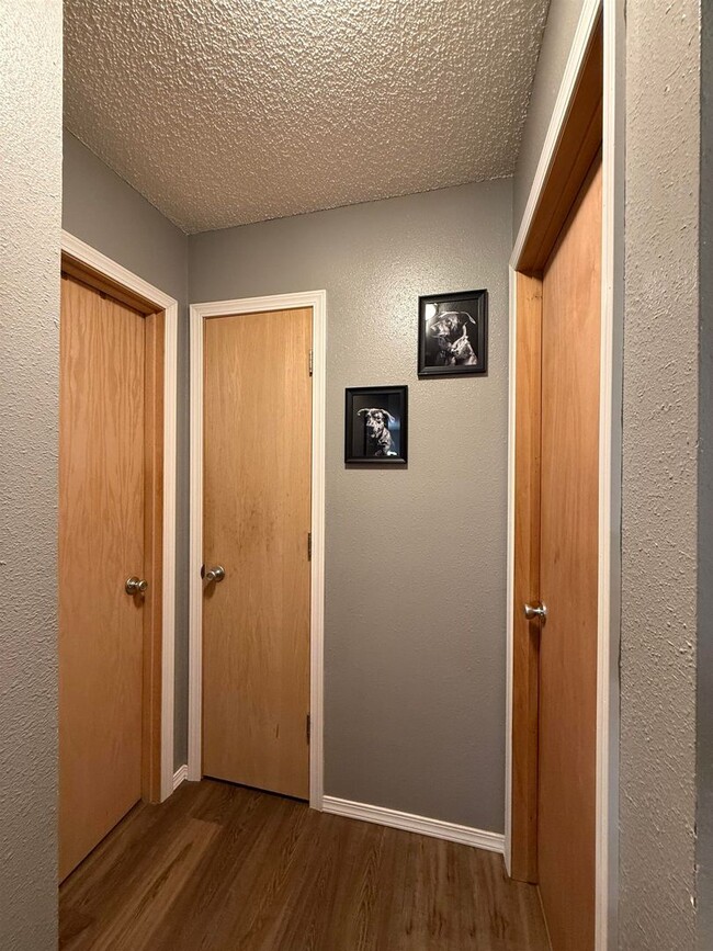 Building Photo - Century 21 Gold Rush - 2 Bed / 1 Bath Condo – West Fairbanks