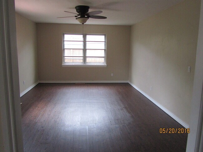 Building Photo - NICE NW HOME