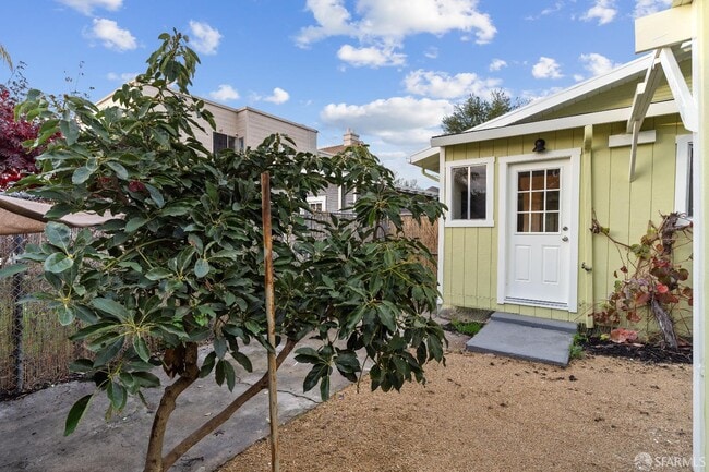 Building Photo - 689 43rd St