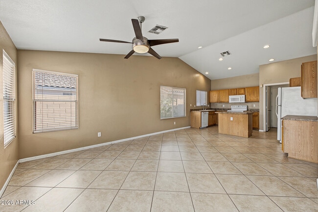 Building Photo - 4008 W Bloomfield Rd