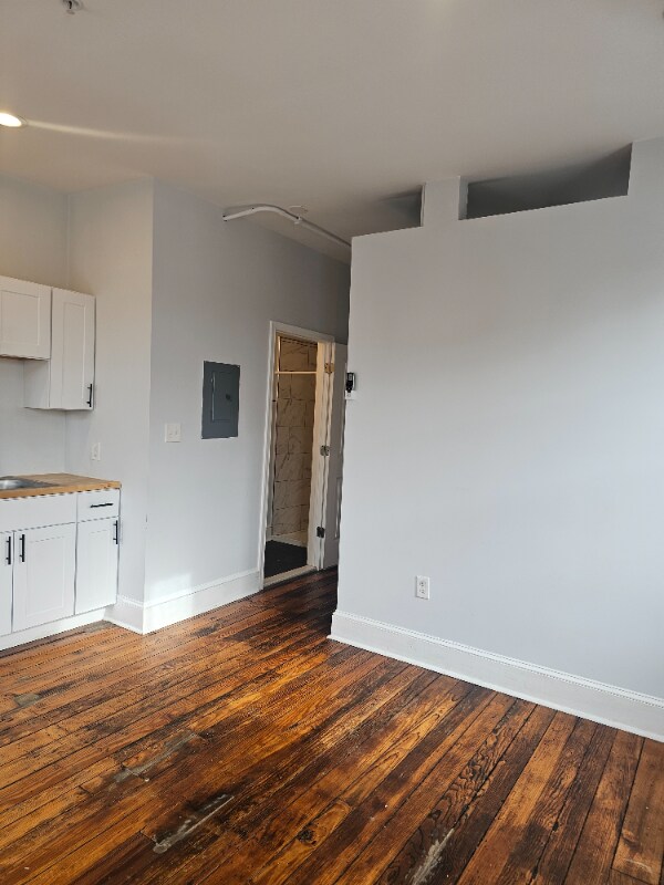 Building Photo - 2116 N Charles St