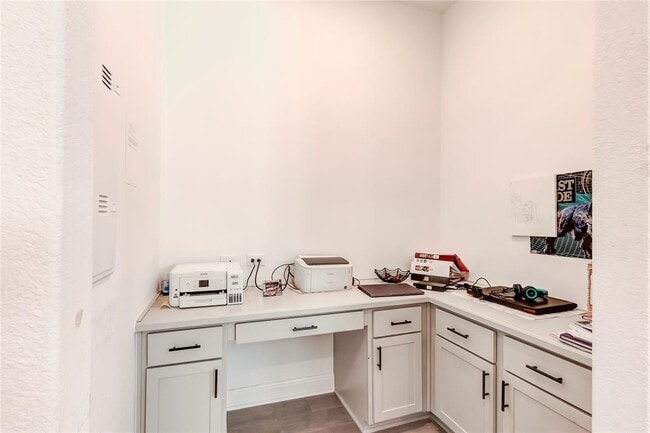 Building Photo - 2824 Stone Branch Dr