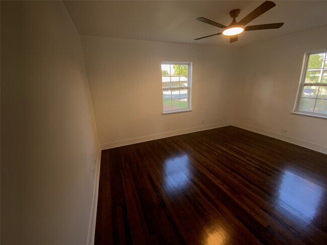Building Photo - 610 Fostoria Ln