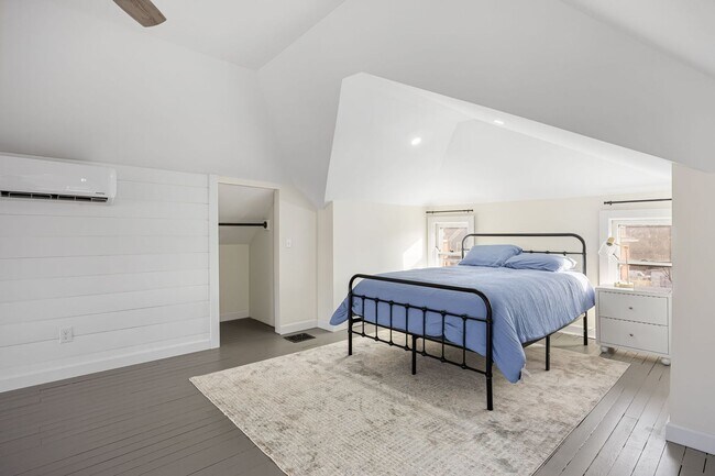 Building Photo - Serenity Living