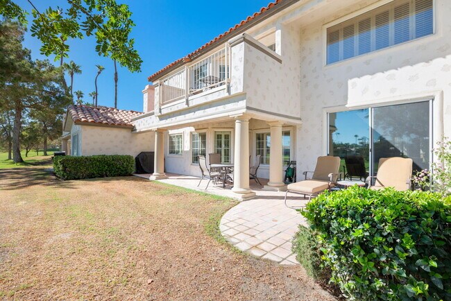 Building Photo - 260 Vista Royale Cir E