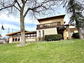 Building Photo - 777 W Market St