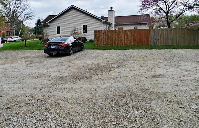 Building Photo - 476 Robbe Ave