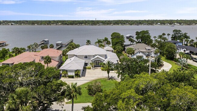 Building Photo - 626 Riverside Dr