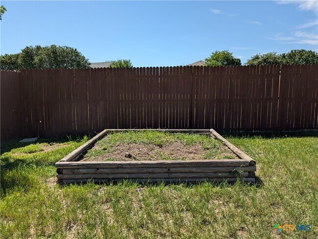 Building Photo - 369 Starling Creek