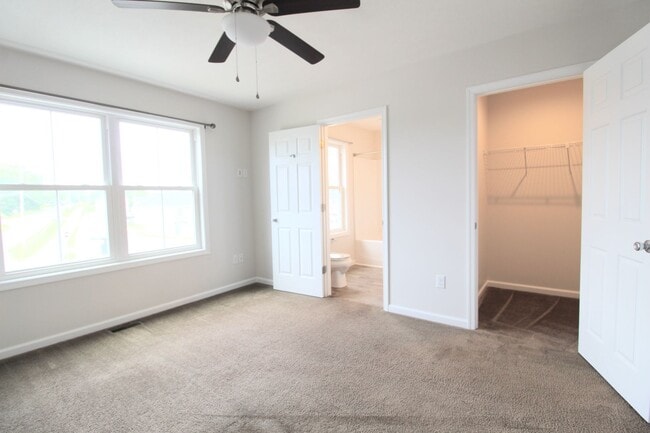 Building Photo - Spacious 3-Bed, 2.5-Bath Townhome Availabl...