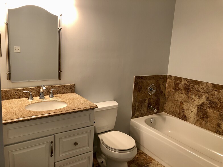 Granite Vanity and Tub - 9413 Groffs Mill Dr