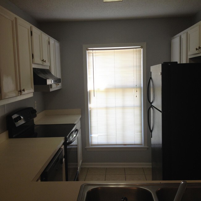 Building Photo - 803 Reserve Way