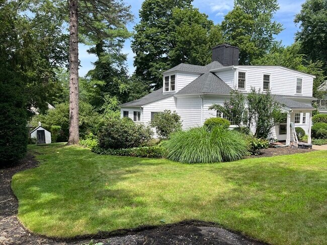 Primary Photo - 121 Claremont St