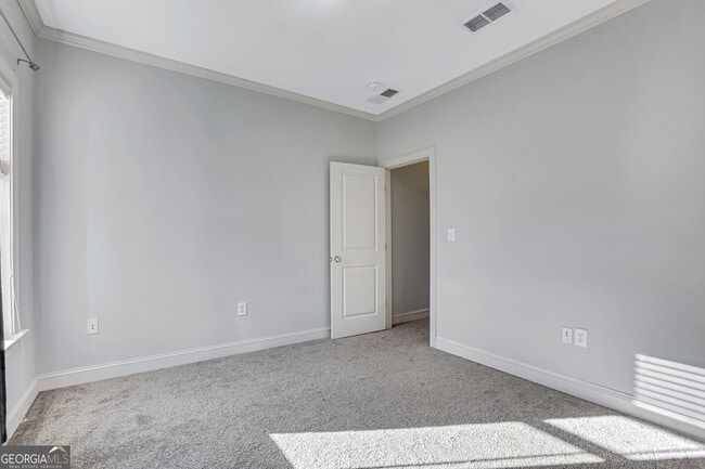 Building Photo - 225 Carlyle Park Dr