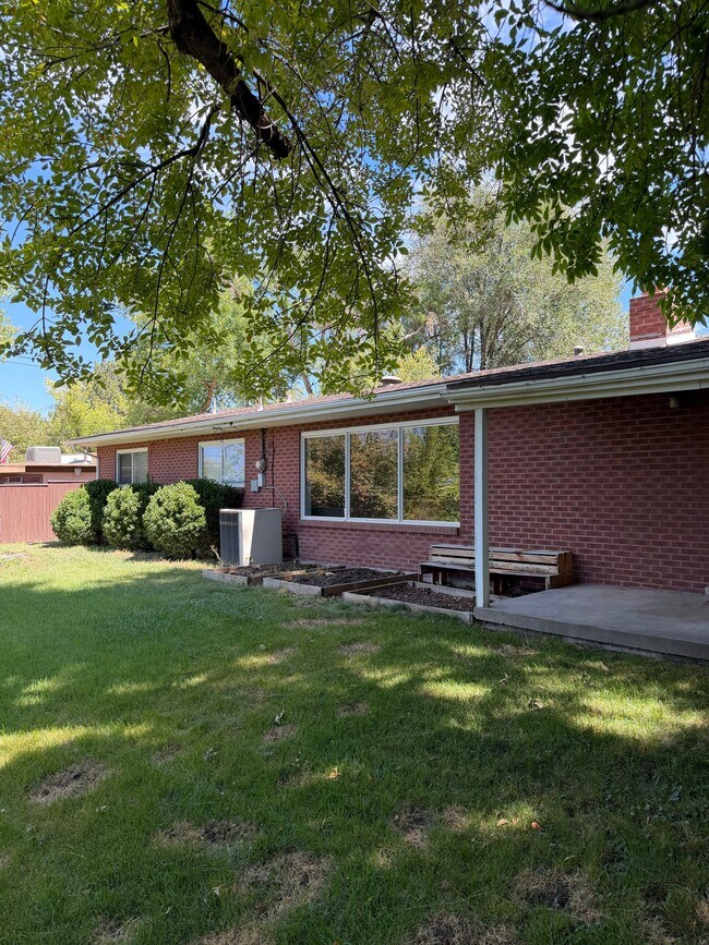 Building Photo - 5532 Woodcrest Dr