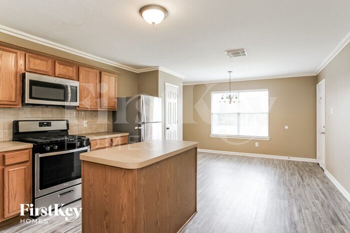 Building Photo - 2430 Pinpoint Dr