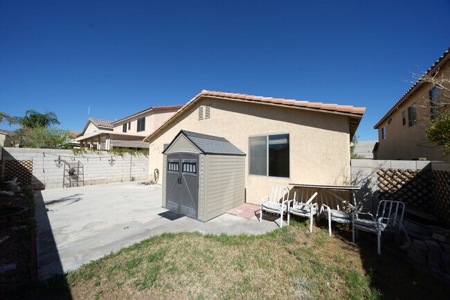 Building Photo - SHOWINGS AVAILABLE NOW