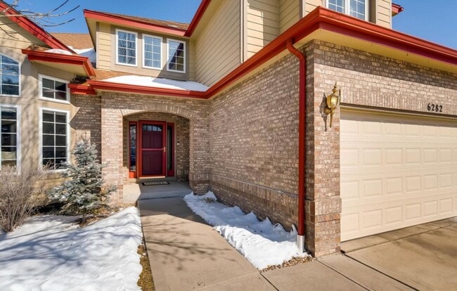 Building Photo - Luxury 6 Bedroom, 5 Bath Home in Prestigio...