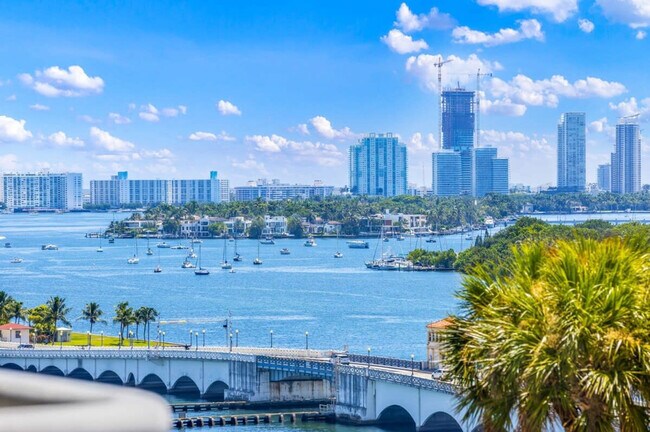Building Photo - 1717 N Bayshore Dr