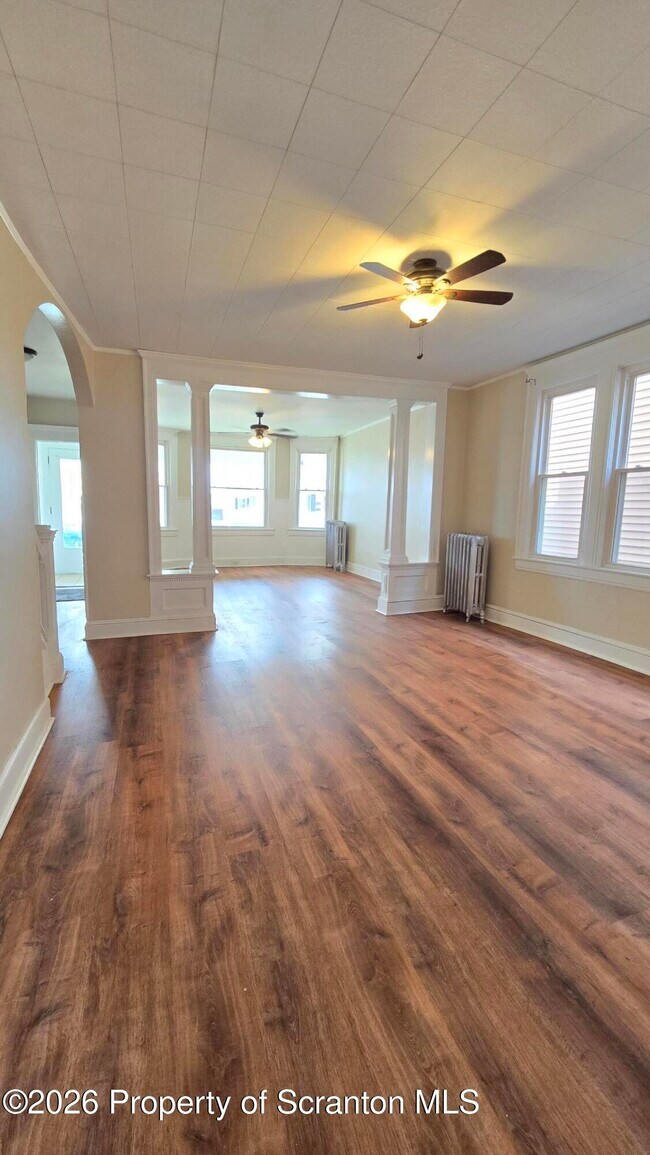 Building Photo - 543 N Sumner Ave