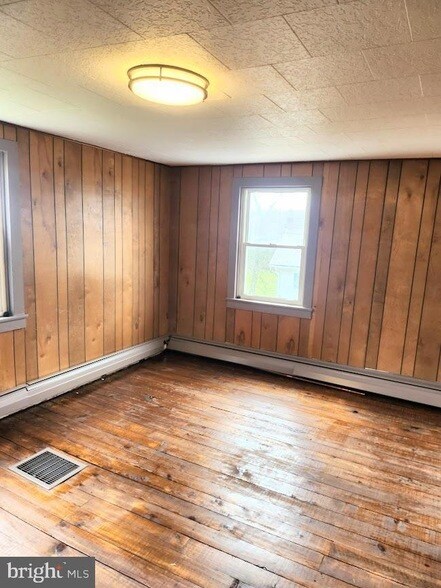 Building Photo - 1286 S Imler Valley Rd