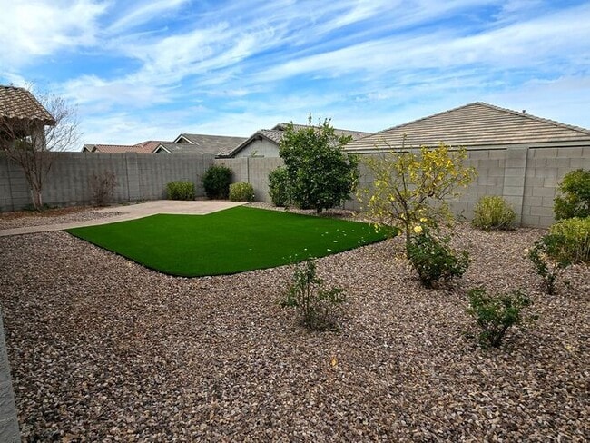 Building Photo - $300 MOVE-IN DISCOUNT - 3-BEDROOM WITH COMMUNITY POOL