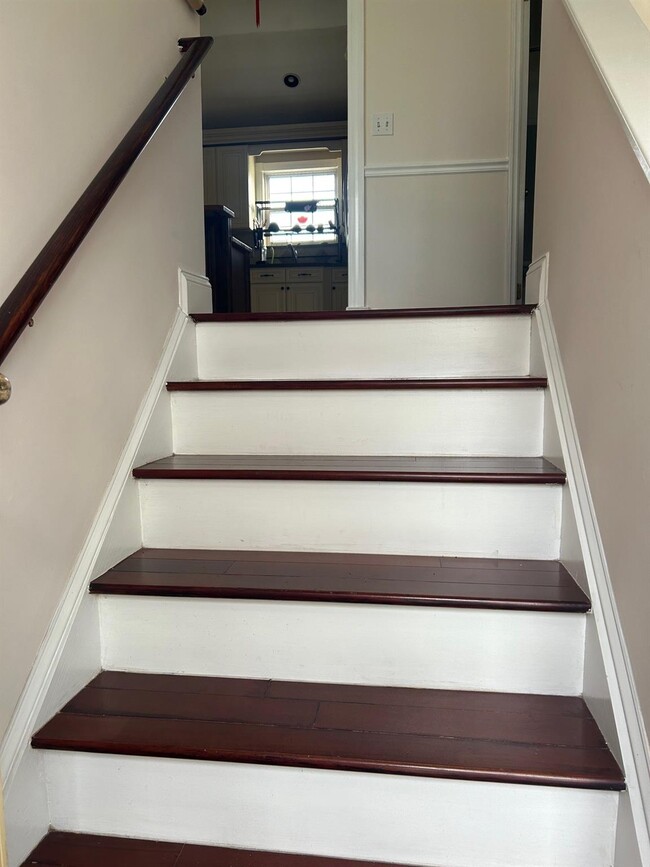 Building Photo - 1 Woodmere Pl