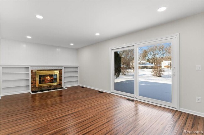 Building Photo - 3715 Ledge Dr