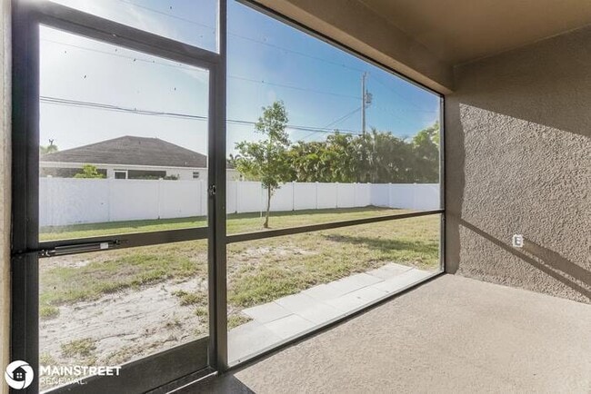 Building Photo - 945 SW 6th Pl