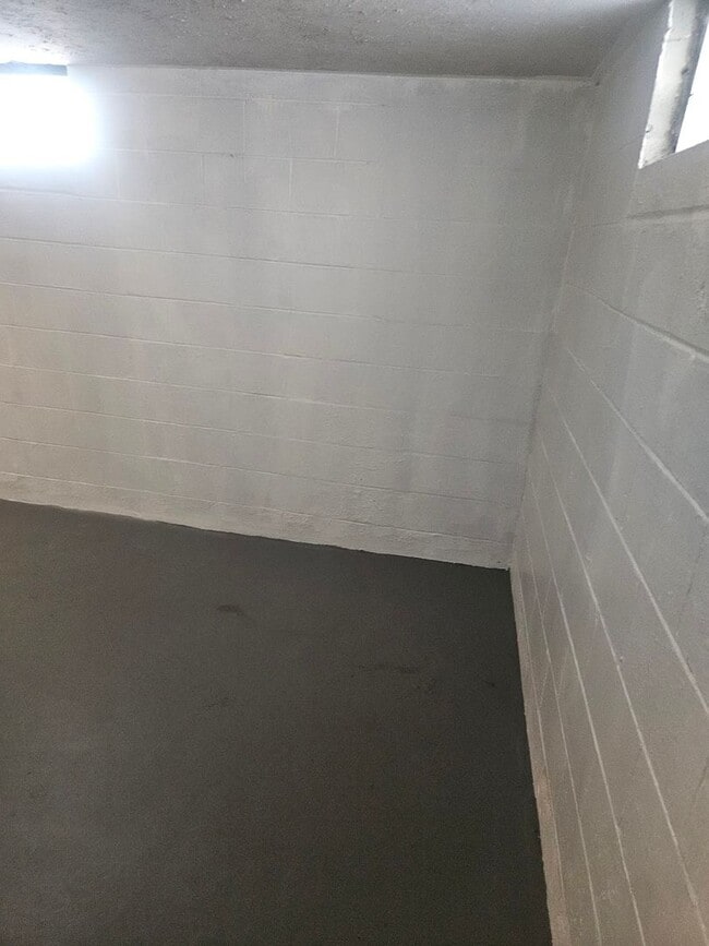 Building Photo - 3 bd/1 bath Single Family home