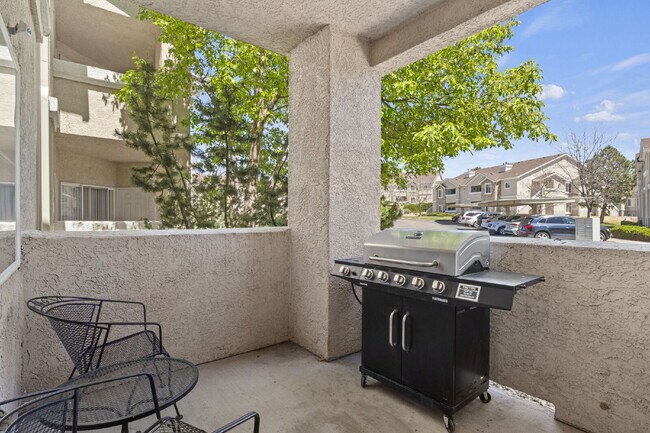 Building Photo - Fully Furnished Condo in Stratmoor Hills - Utilities Provided!