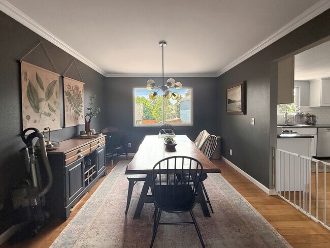 Building Photo - $0 DEPOSIT OPTION. SPACIOUS 4-BEDROOM CENT...