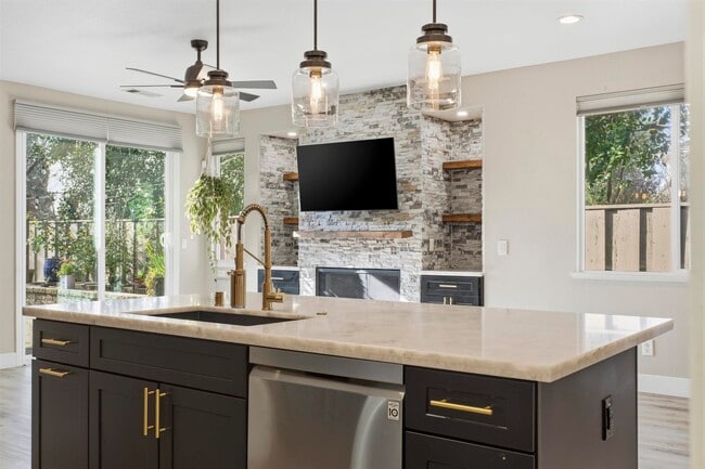 Building Photo - 601 Tamarindo Way