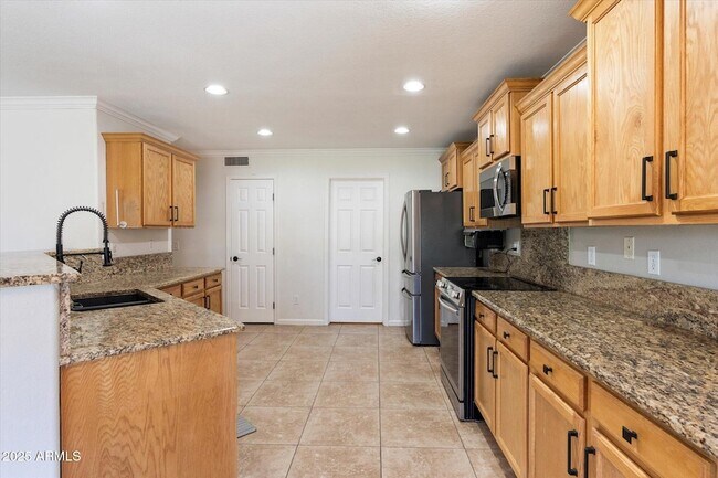 Building Photo - 2314 E Paraiso Dr