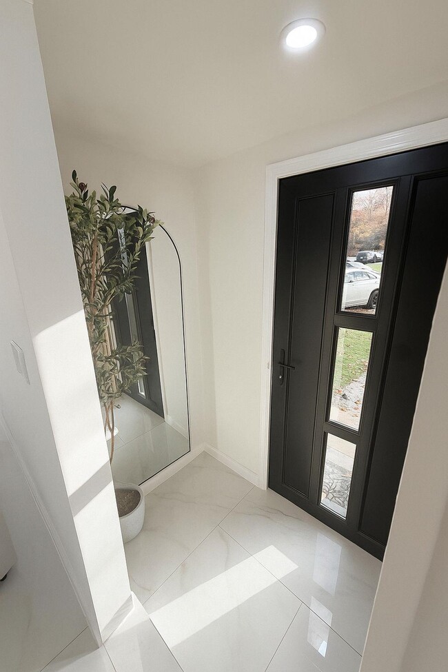 Building Photo - 996 Palisade Ave