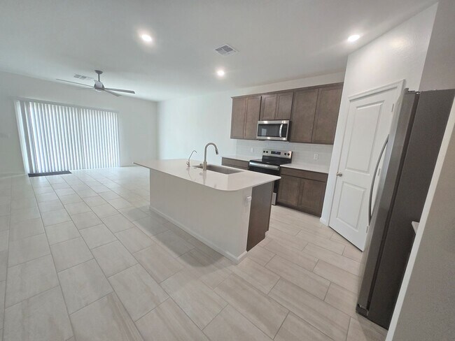 Building Photo - New Build 4 bed/3 Bath Home