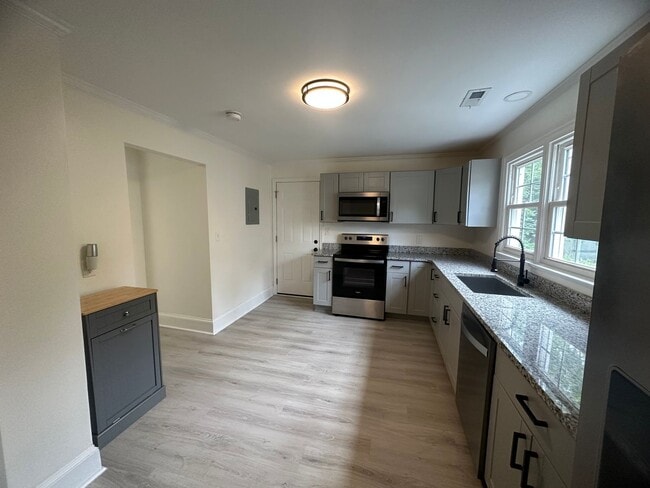 Building Photo - Newly renovated 2Br 1Ba Cottage