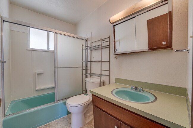 Building Photo - Dotsero1605 (BR-LN-KB)